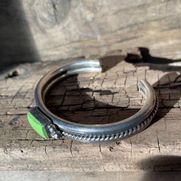 RARE Vintage Signed A.Cadman Navajo Gaspeite & Sterling Silver Cuff Bracelet - Picture 10 of 12